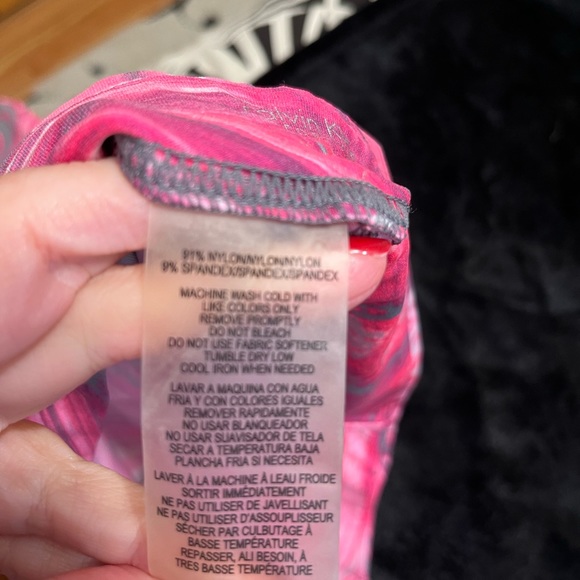 Calvin Klein pink and grey swirl print Capri leggings. Size XL. Worn onc… - Picture 3 of 9